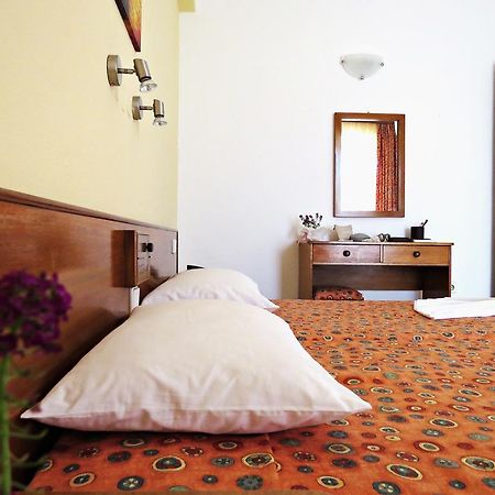 Maritime Hotel Apartments Petaloudes ภายนอก รูปภาพ