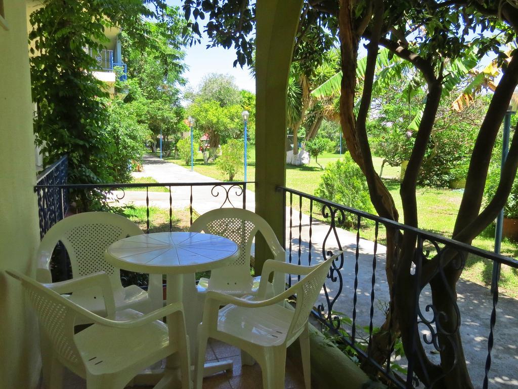 Maritime Hotel Apartments Petaloudes ภายนอก รูปภาพ