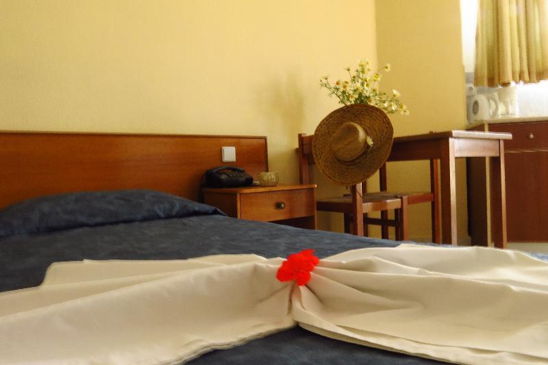 Maritime Hotel Apartments Petaloudes ภายนอก รูปภาพ