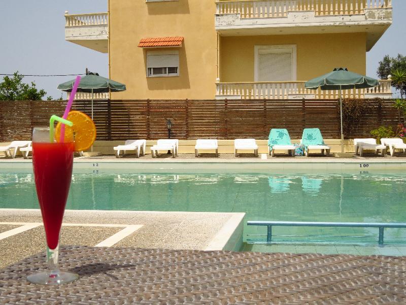 Maritime Hotel Apartments Petaloudes ภายนอก รูปภาพ