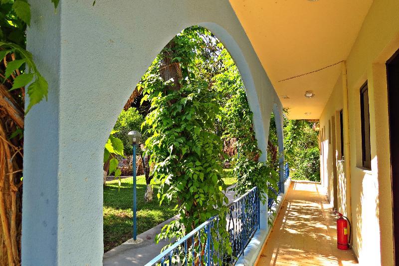 Maritime Hotel Apartments Petaloudes ภายนอก รูปภาพ
