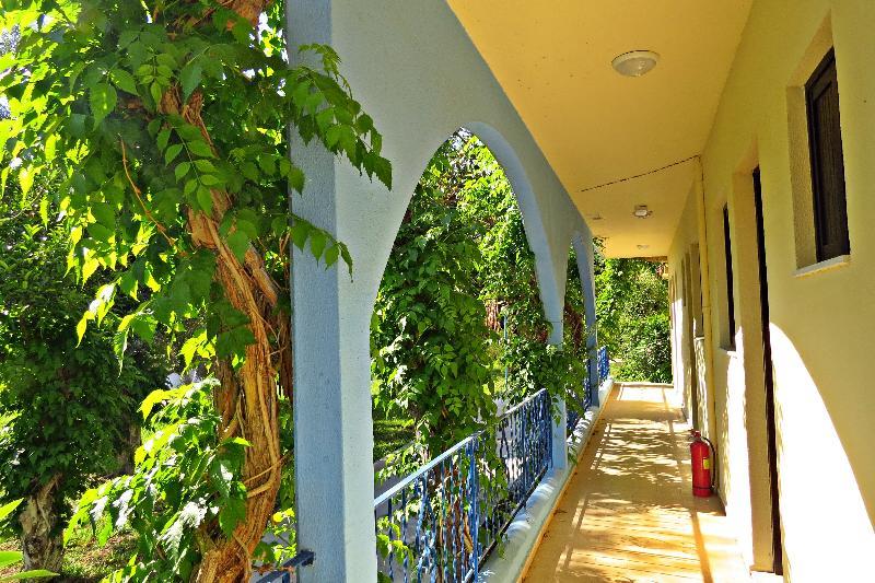 Maritime Hotel Apartments Petaloudes ภายนอก รูปภาพ