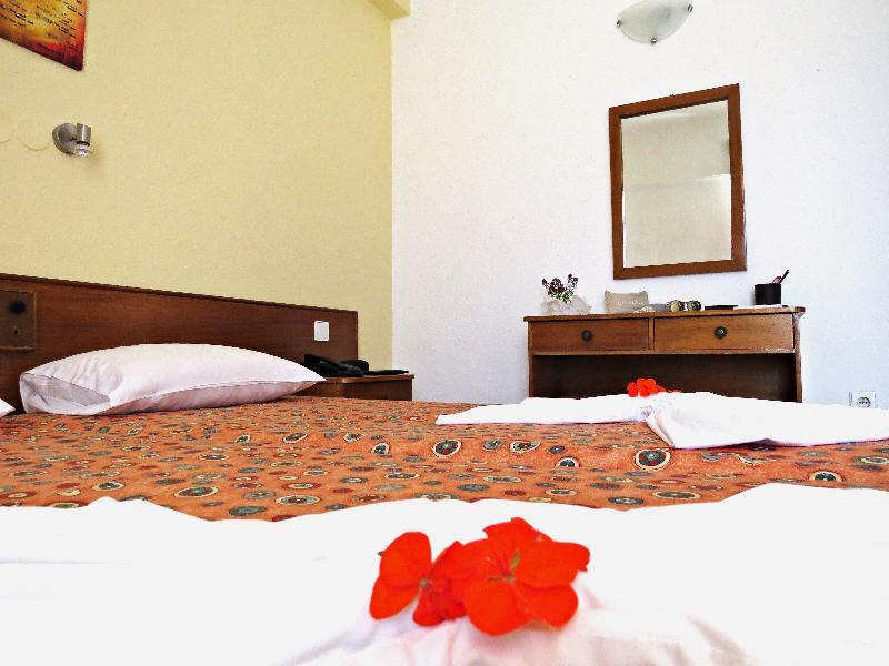 Maritime Hotel Apartments Petaloudes ภายนอก รูปภาพ
