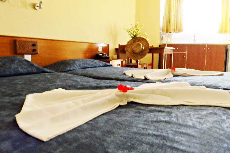 Maritime Hotel Apartments Petaloudes ภายนอก รูปภาพ