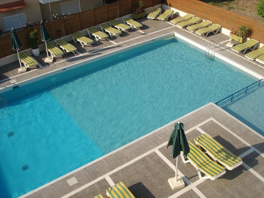Maritime Hotel Apartments Petaloudes ภายนอก รูปภาพ