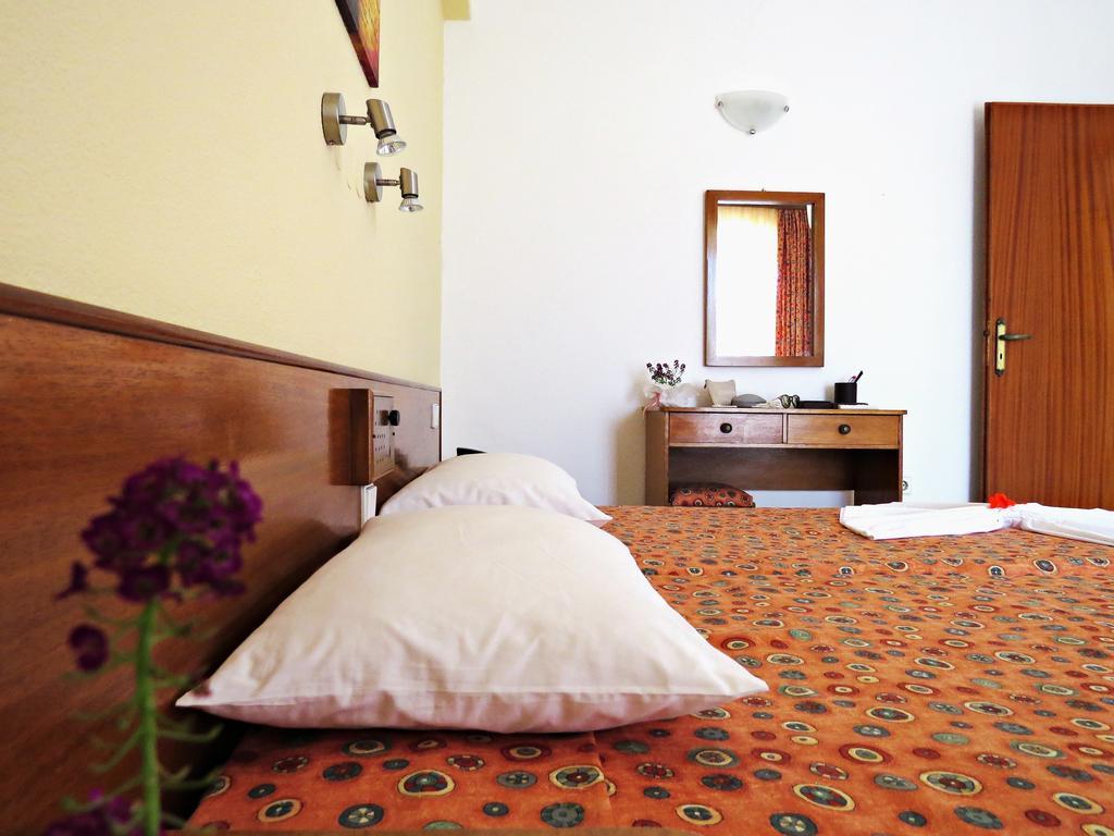 Maritime Hotel Apartments Petaloudes ภายนอก รูปภาพ