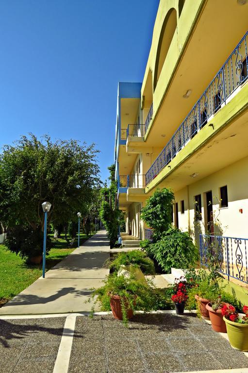 Maritime Hotel Apartments Petaloudes ภายนอก รูปภาพ