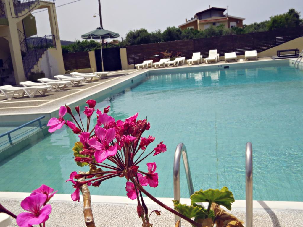 Maritime Hotel Apartments Petaloudes ภายนอก รูปภาพ