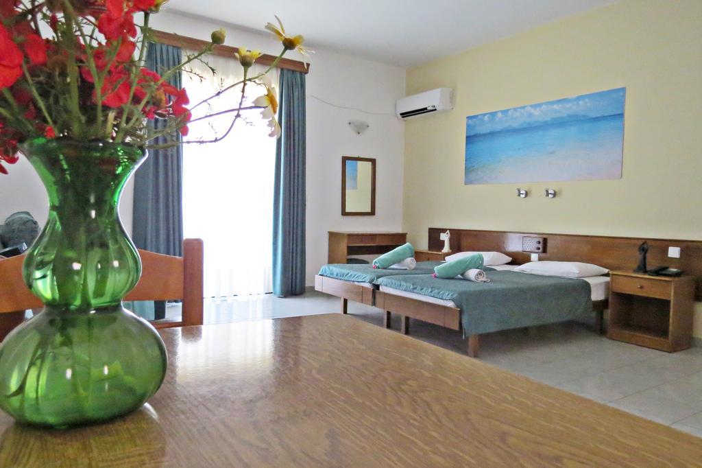 Maritime Hotel Apartments Petaloudes ภายนอก รูปภาพ