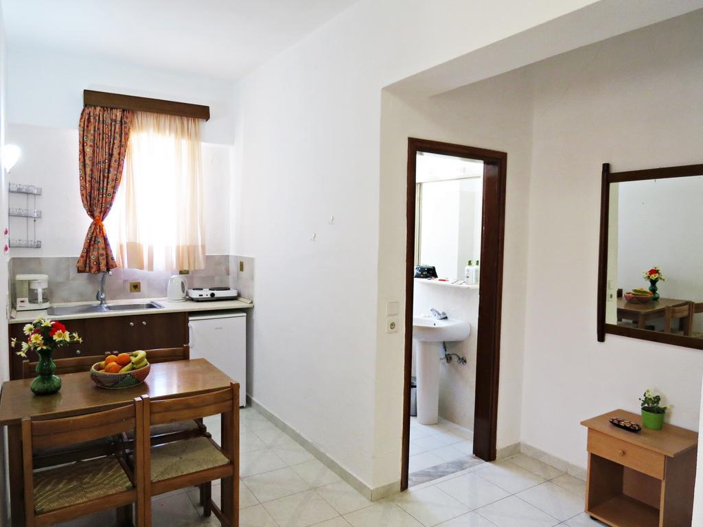 Maritime Hotel Apartments Petaloudes ภายนอก รูปภาพ
