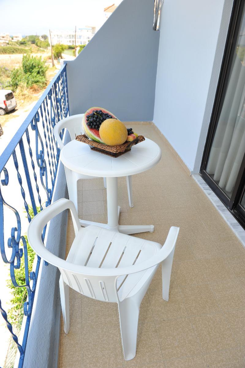 Maritime Hotel Apartments Petaloudes ภายนอก รูปภาพ